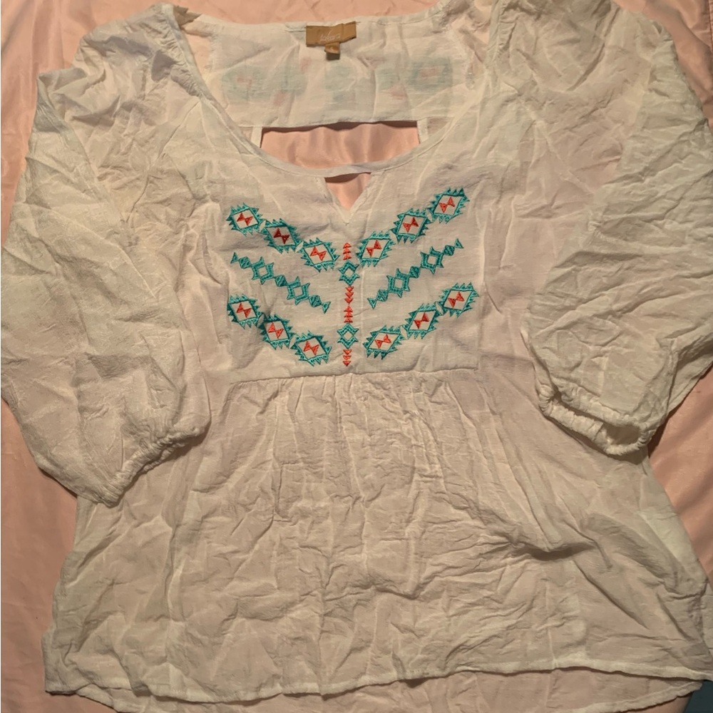 Beautiful southwestern top by Takara. Sheer and light. Size S.